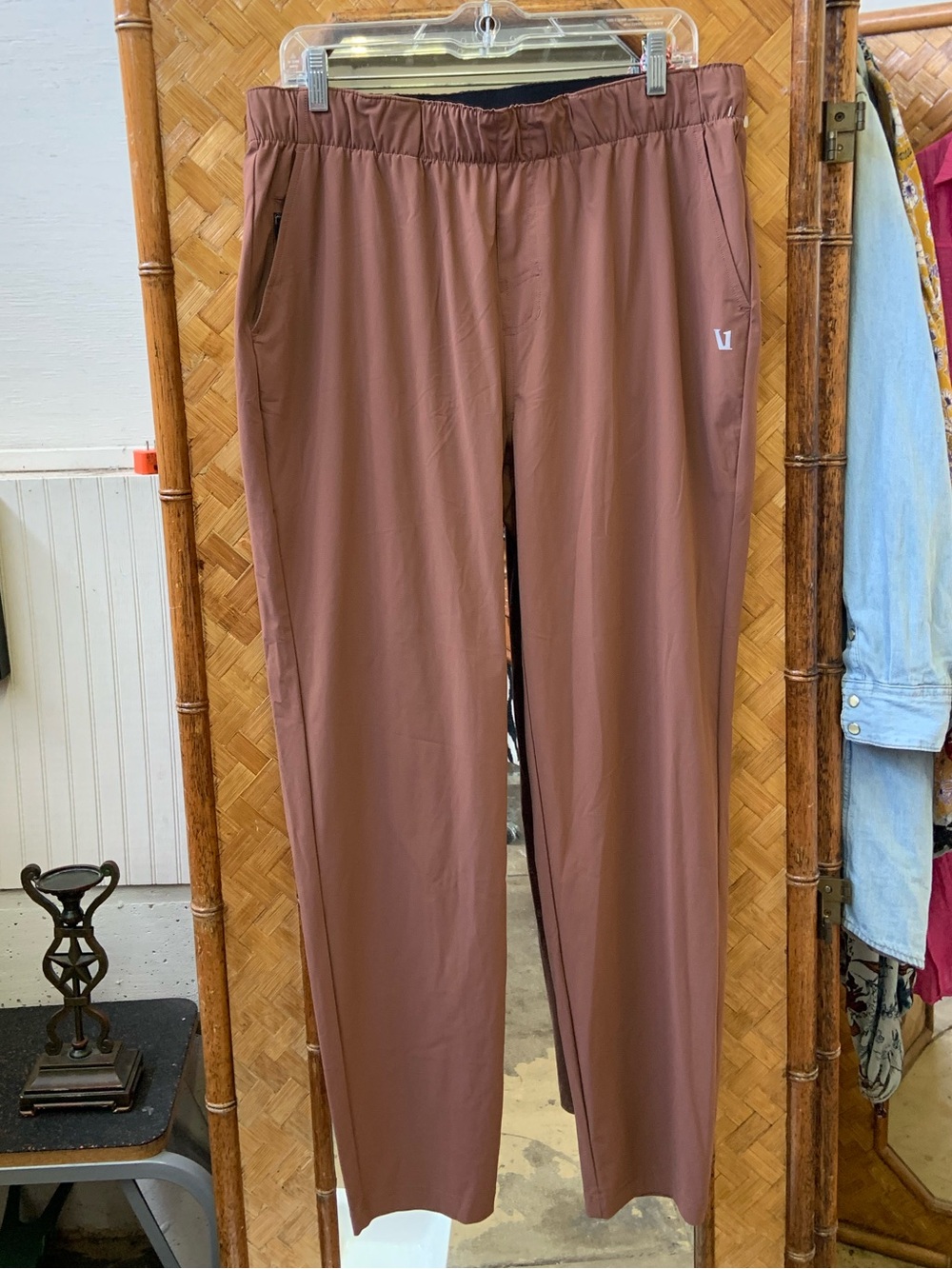 Vuori Men's Jogger Pants in Brown/clay